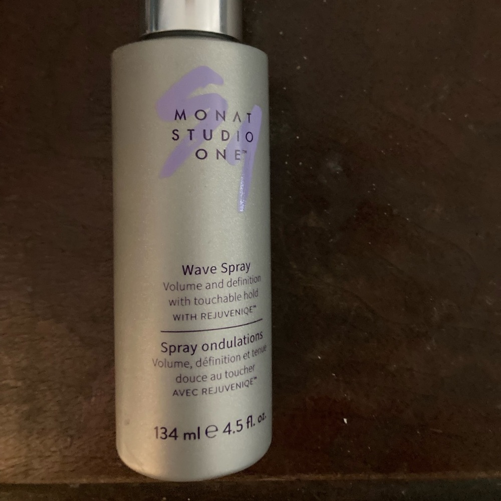 Monat wave spray and frizz fix